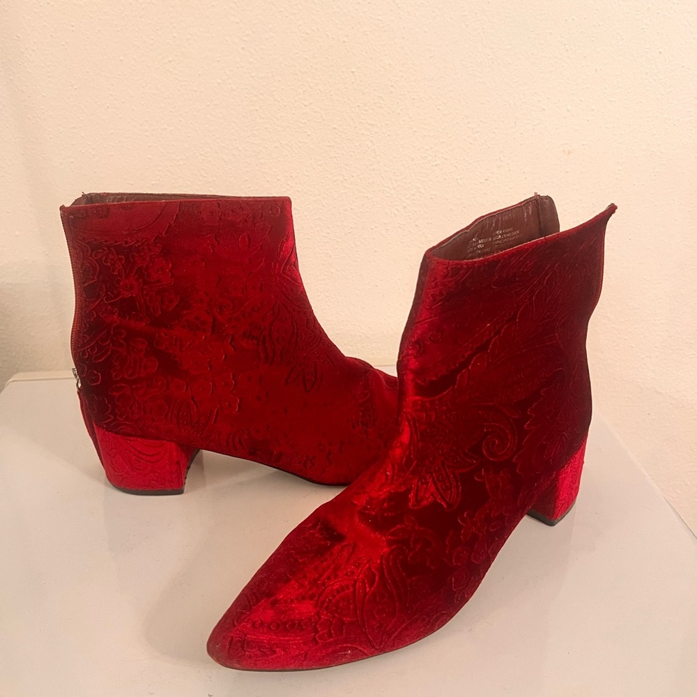 Boots size 8